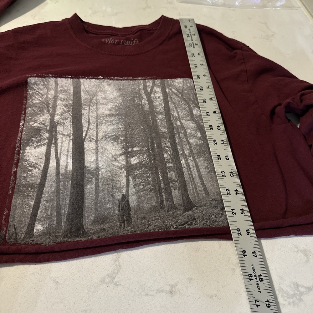 Taylor Swift Cropped Burgundy Long Sleeve Graphic T-Shirt Folklore Size Medium - Picture 7 of 8